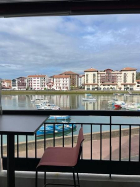 Vue plongeante sur l'eau